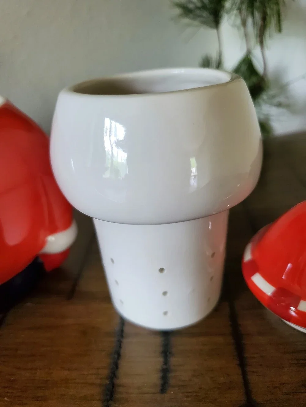 VTG Pier 1 Imports Tea Infuser Mug Ceramic Santa Claus with Hat Lid Retired